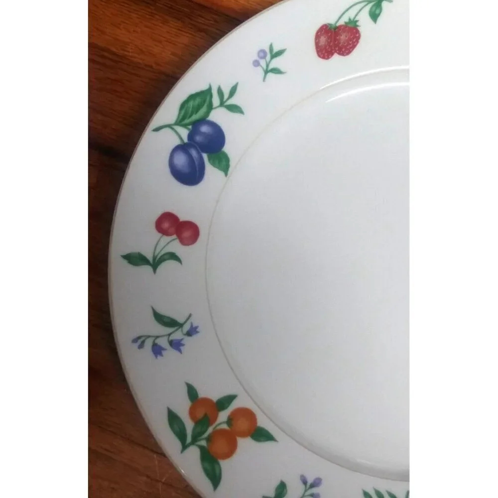 ROYAL MAJESTIC CHELSEA FINE CHINA 3 Dinner plates 1 cup 1 saucer 8432 Beautiful